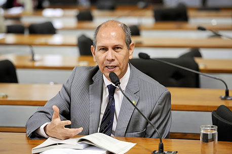 thumb Anibal-em-comissao