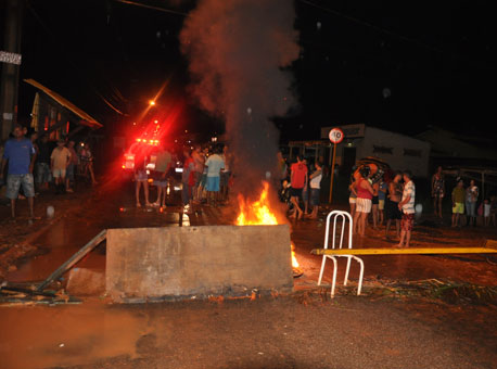 Banner protestobaixada