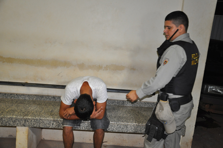 thumb ArmaDrogaTancredo