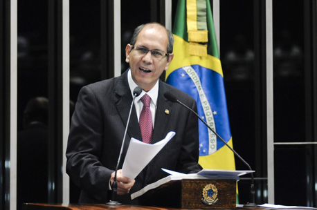 thumb AnibalSenador-no-Plenario2