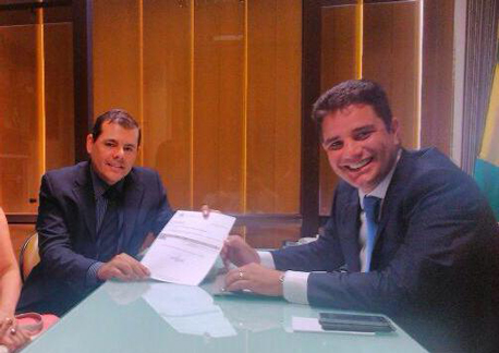 thumb JAMES-E-GLADSON-CAMELI