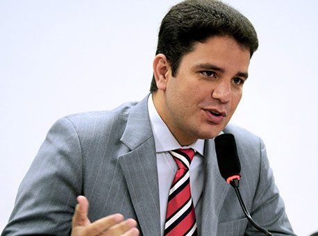 2208-politica-gladson