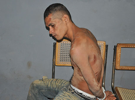 2608-policia-quaselinchado