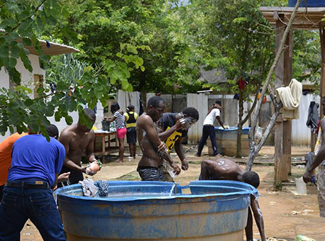 2209-cotidiano-haitianosagua-altinomachado