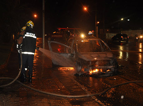 1610-policia-carropegafogo-cleriston2