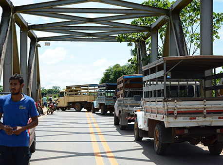 0711-cotidiano-protestotoyoteiros-renatasousagomes