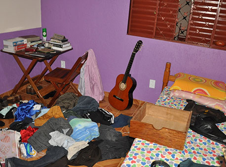 2811-policia-casaarrombada-cleristonamorim