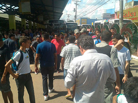 0112-politica-protestonoterminalgente-cleriston