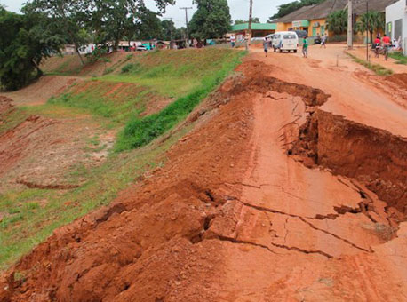 0812-desbarrancamento-brasiléia