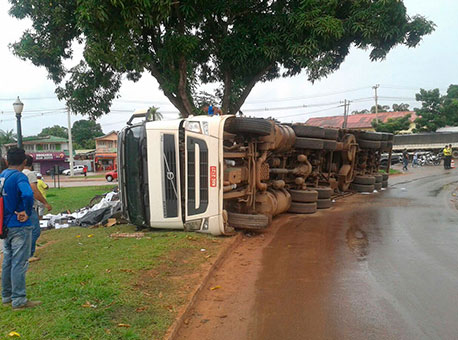 020115-policia-acidentecarreta-cleriston