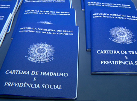 080115-cotidiano-carteiradetrabalho-tvgazeta