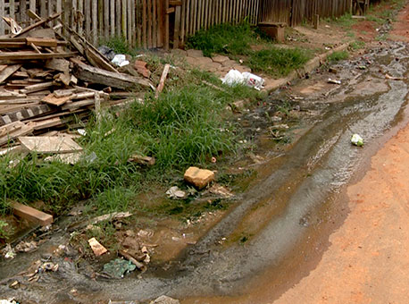 080115-cotidiano-esgoto-tvgazeta