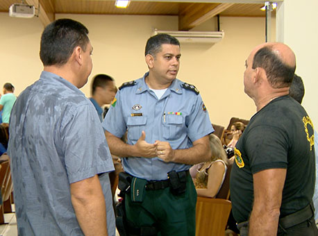 090115-policia-velorio-tvgazeta3