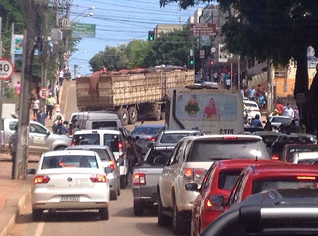 030215-cotidiano-caminhao-acreaovivo