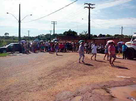 040215-policia-protestoagentes-tvgazeta2