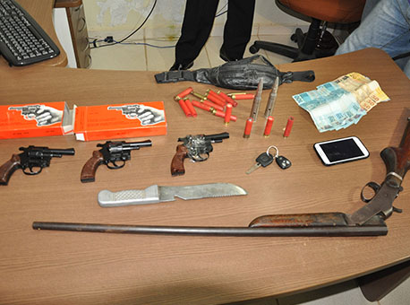 090215-policia-vendadearmas-cleriston