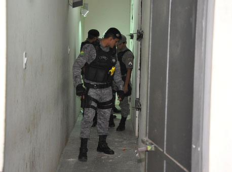 100215-policia-delegacialotada-cleriston