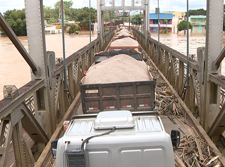 050315-caminhoes-ponte-tv