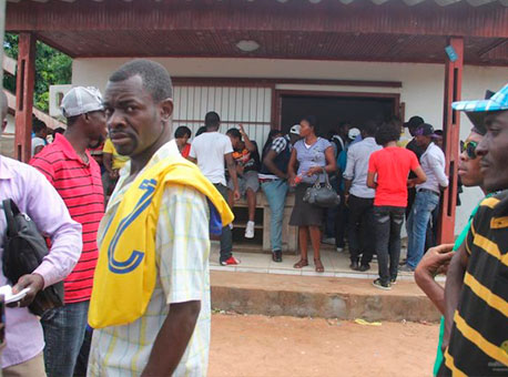 110315-cotidiano-haitianosalagacao-cleriston