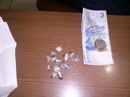 160315-policia-droga-pousada