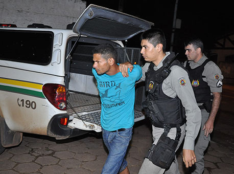 270315-policia-bateuemcobradora-cleriston