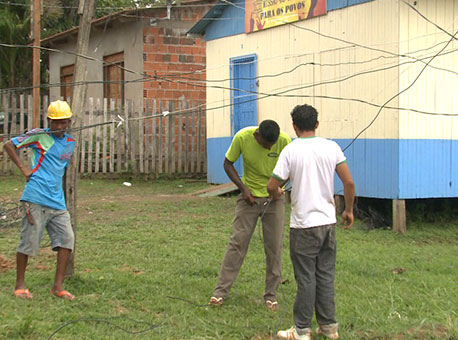 010415-cotidiano-protestocaladinho-tvgazeta