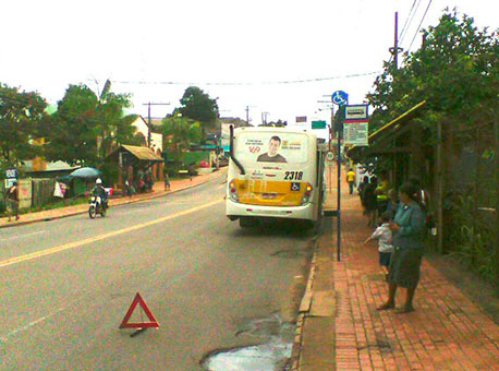 070415-cotidiano-onibusquebrado-cedida