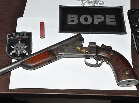 080415-policia-escopeta-cleriston