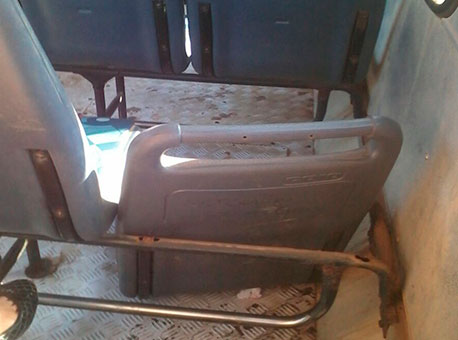 090415-cotidiano-onibuscadeiraacabada-cedida