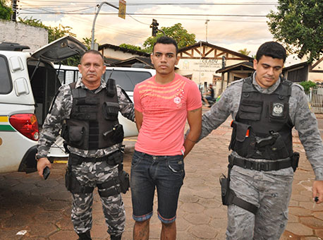 120415-policia-assaltoamilitar-cleriston