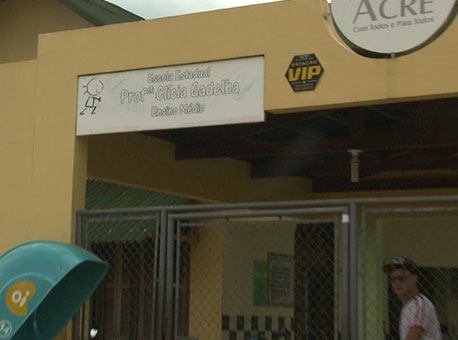 170415-cotidiano-protestoescola-tvgazeta2