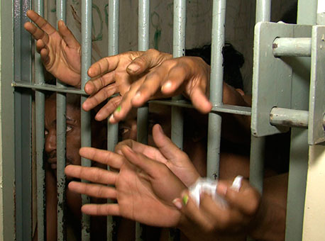 210415-policia-superlotacao-tvgazeta