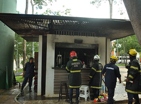 040515-cotidiano-incendioquiosque-cleriston2