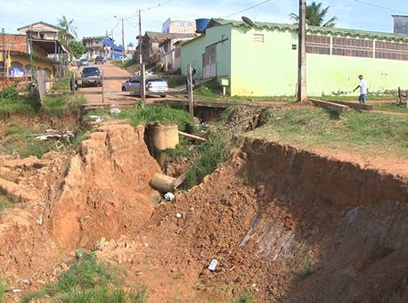 040515-cotidiano-protestorua-tvgazeta