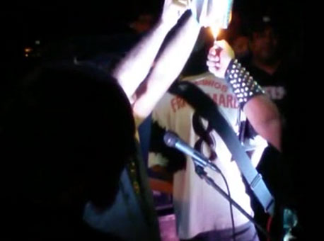 060515-cotidiano-bibliaqueimada-cedida