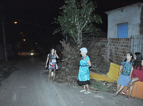 060515-cotidiano-lixoacumulado-cleriston2