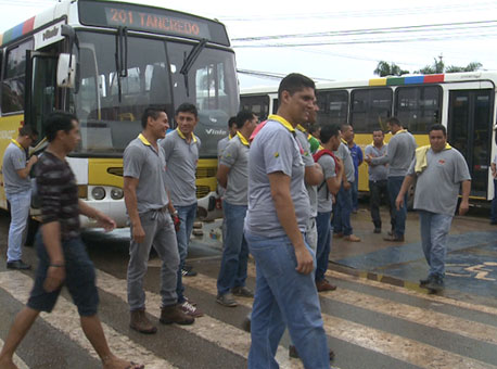 080515-cotidiano-protestocobradores-tvgazeta