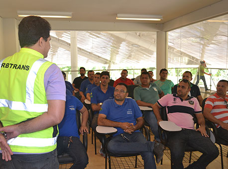 280515-cotidiano-taxistas-taianelima