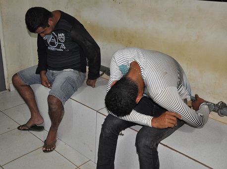 010615-policia-presos-arma