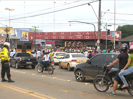 020615-cotidiano-agentesprotesto-tvgazeta