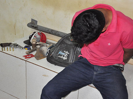 020615-policia-pedreiroarma-cleriston