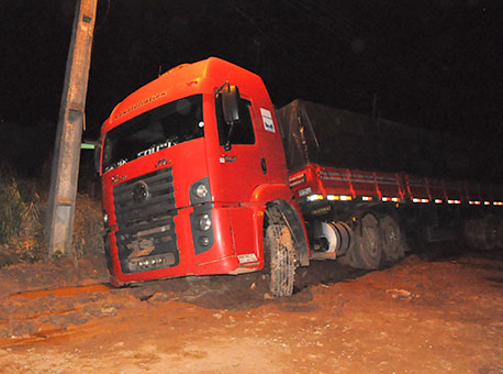 030615-cotidiano-caminhao-cleriston2