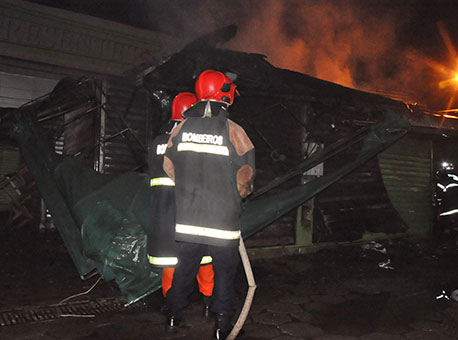 070615-cotidiano-incendiocamelos-cleriston