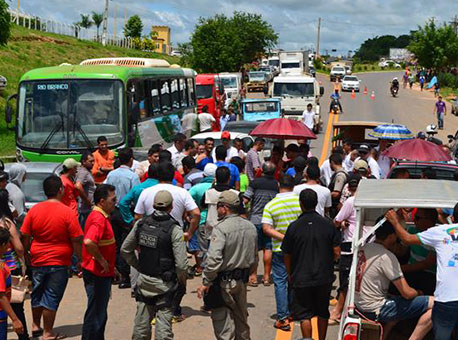 150615-cotidiano-bloqueiosena-acpurus