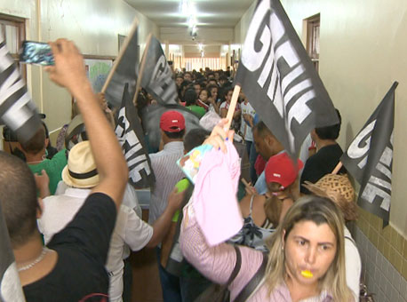 010715-cotidiano-greveeducacao-tvgazeta2