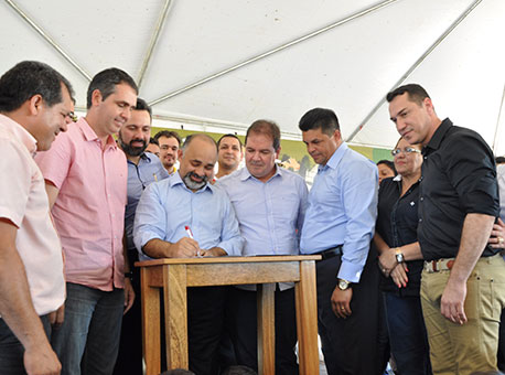 040715-politica-ministroesportesevento-taianelima2