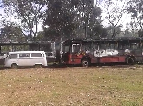 100715-policia-incendio-veiculos