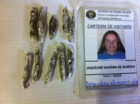 130715-policia-mulher-droga