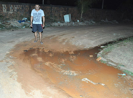 040815-cotidiano-ruaenlameada-cleriston