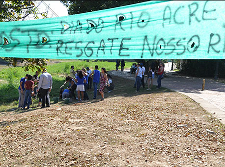 080815-cotidiano-plantandoorio-taianelima